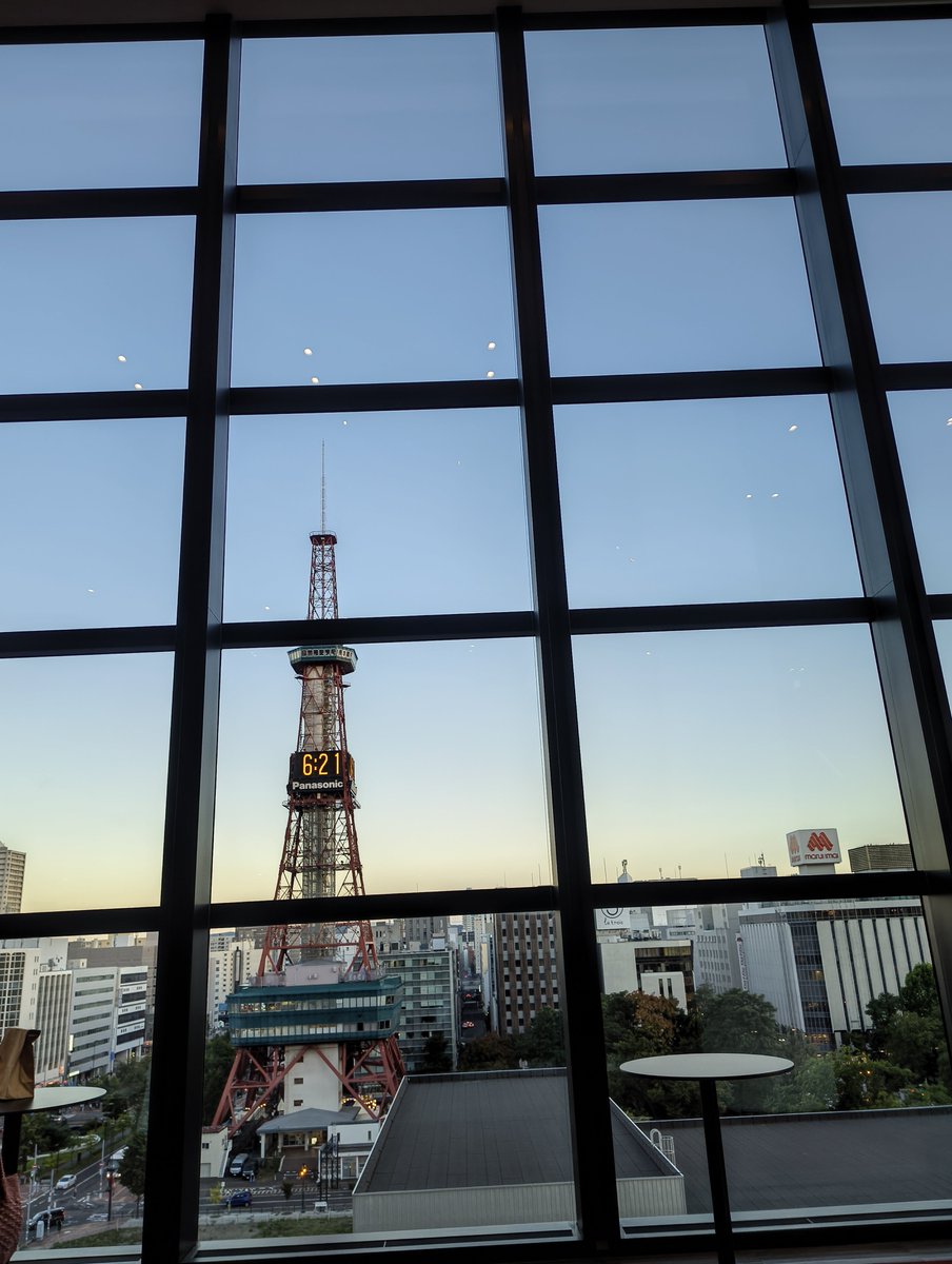 roro_shoga's tweet photo. 初めてヅカ観ました！
SHOWマン見てから気になったら札幌公演あったので…！
美しかったしエネルギーが凄かった！
みんな歌が上手い…
会場も初めて行ったけど綺麗だなあ〜〜 https://t.co/ZtbUeIJSMs