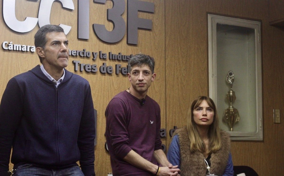 marielaflocco's tweet photo. Charla y mate en la Cámara de Comercio y la Industria de Tres de Febrero.
Conversamos sobre el presente y el futuro, y sobre los cambios necesarios para el crecimiento de nuestro país. Un intercambio de ideas para construir juntos un camino de desarrollo, trabajo y oportunidades https://t.co/7y1rQTHVqY