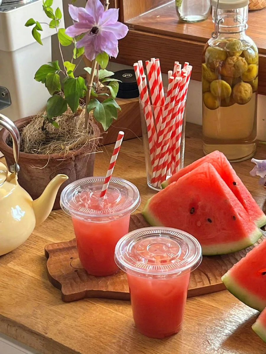 ElNinoIRC's tweet photo. Just found the most perfect late-night snack: cold watermelon slices drizzled with a little lime juice. 10/10 comfort in every bite. https://t.co/GYqvpv3vpS