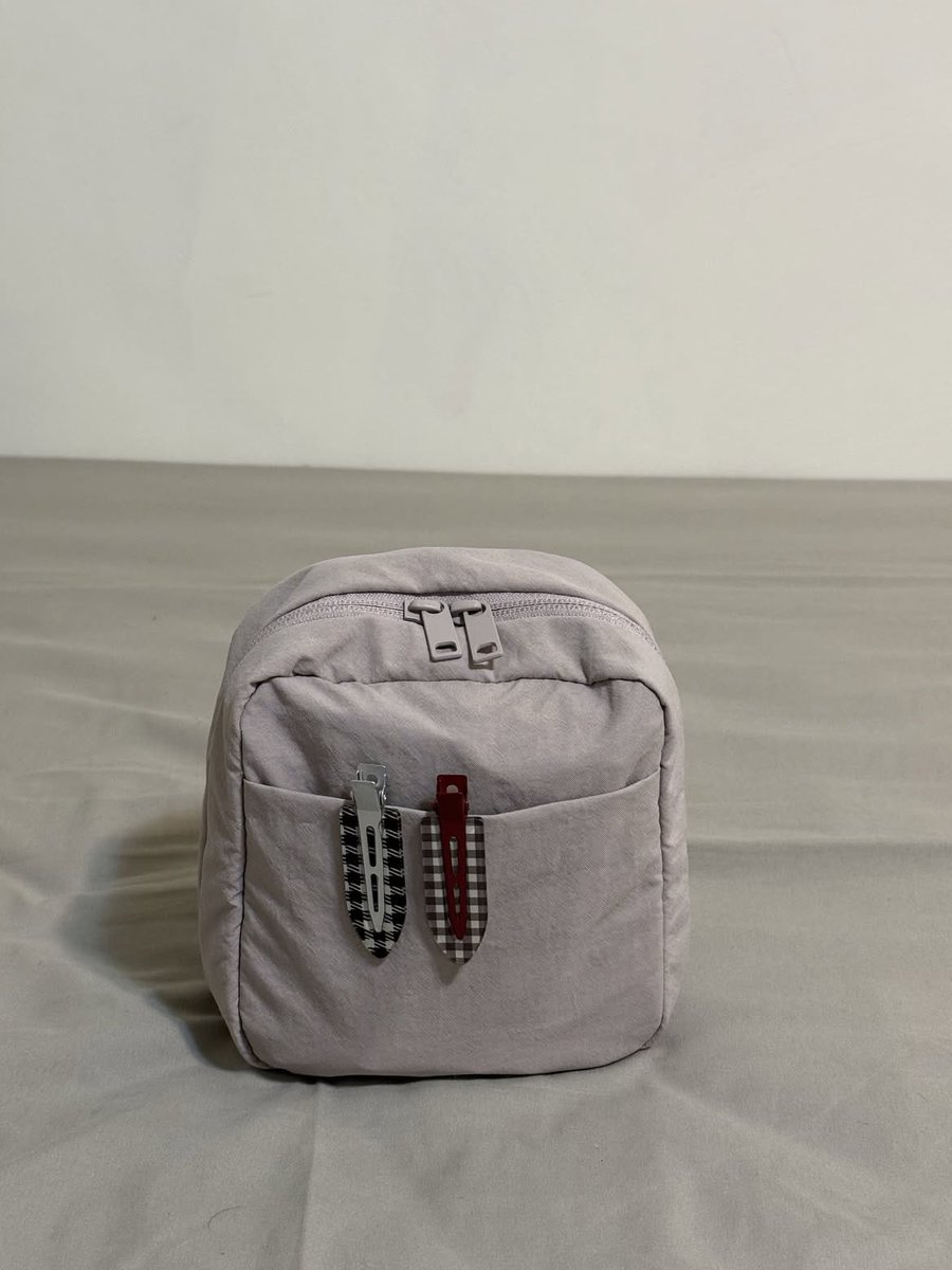 nornavern's tweet photo. AWALNYA KIRAIN INI CUMA POUCH MAKEUP BIASA…

tapi pas semua makeup masuk dan masih muat SEBANHAK INI ANJIR 😭
langsung ngerti kenapa banyak yang suka model kayak gini😭😭😭 https://t.co/dwrCZ6Cw5T