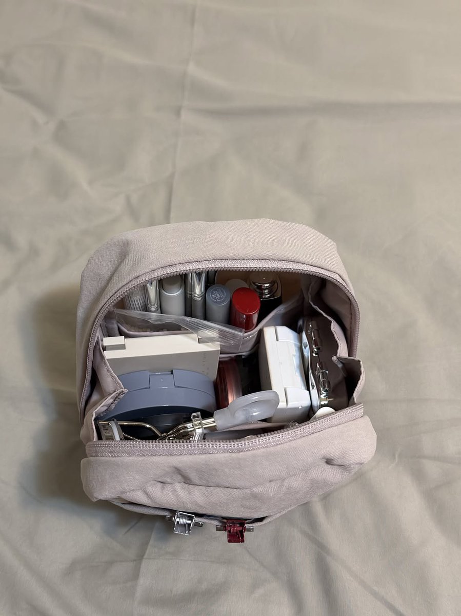 nornavern's tweet photo. AWALNYA KIRAIN INI CUMA POUCH MAKEUP BIASA…

tapi pas semua makeup masuk dan masih muat SEBANHAK INI ANJIR 😭
langsung ngerti kenapa banyak yang suka model kayak gini😭😭😭 https://t.co/dwrCZ6Cw5T