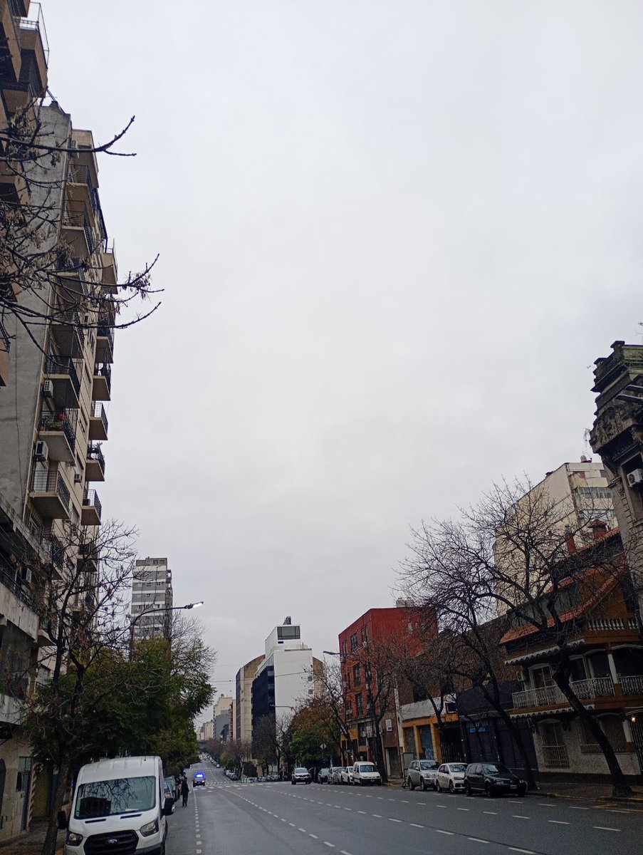 JC_sxxi's tweet photo. Estos son cielos normales?
En dónde están las nubes entonces?

Es una sábana gris

Será que a nadie le llama la atención. Ni los 3 meses de cielo tapado tampoco. https://t.co/HvGBAWy9ZM