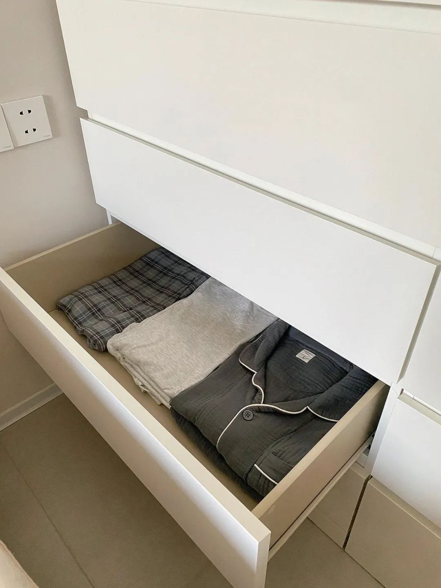 AseDmL's tweet photo. Tackled my overflowing closet today! Donated 3 bags of gently used clothes I haven’t worn in a year—space feels so much calmer now  Old items deserve new homes, and so do we. https://t.co/CLeTahBHBg