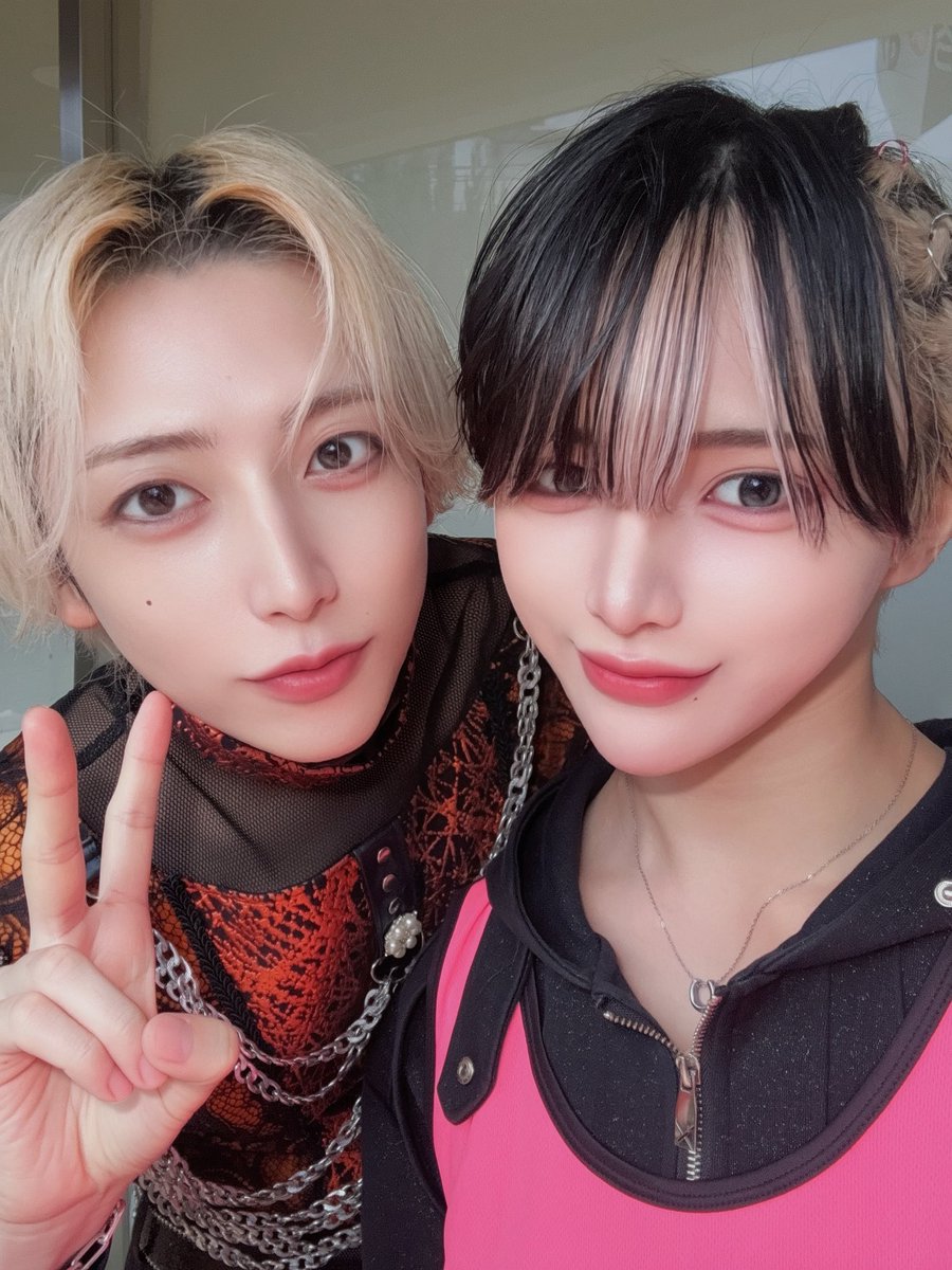 naru_crwl's tweet photo. きょーもしきさんに写真撮ってもらった🧡
優しくお話してくれたり写真撮ってくれたりしてとても嬉しかったです😭🧡
ありがとうございましたっ🧡🍊
@ki_ki_shiki https://t.co/TosCey8rlE
