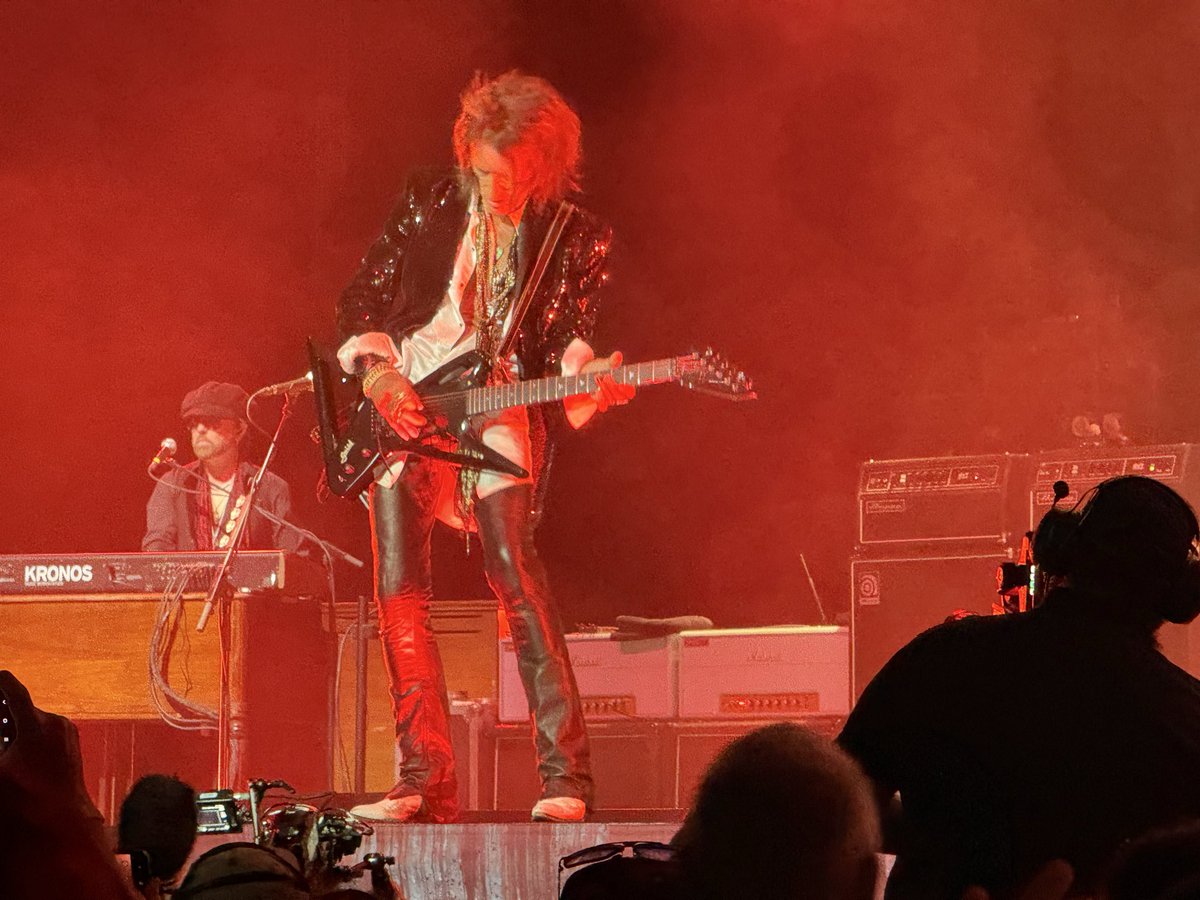 SookieStack53's tweet photo. Hollywood Vampires Boogieman Tour 2026! 

The guys were amazing! 🤘🦇

@hollywoodvamps https://t.co/txTLhGI83C