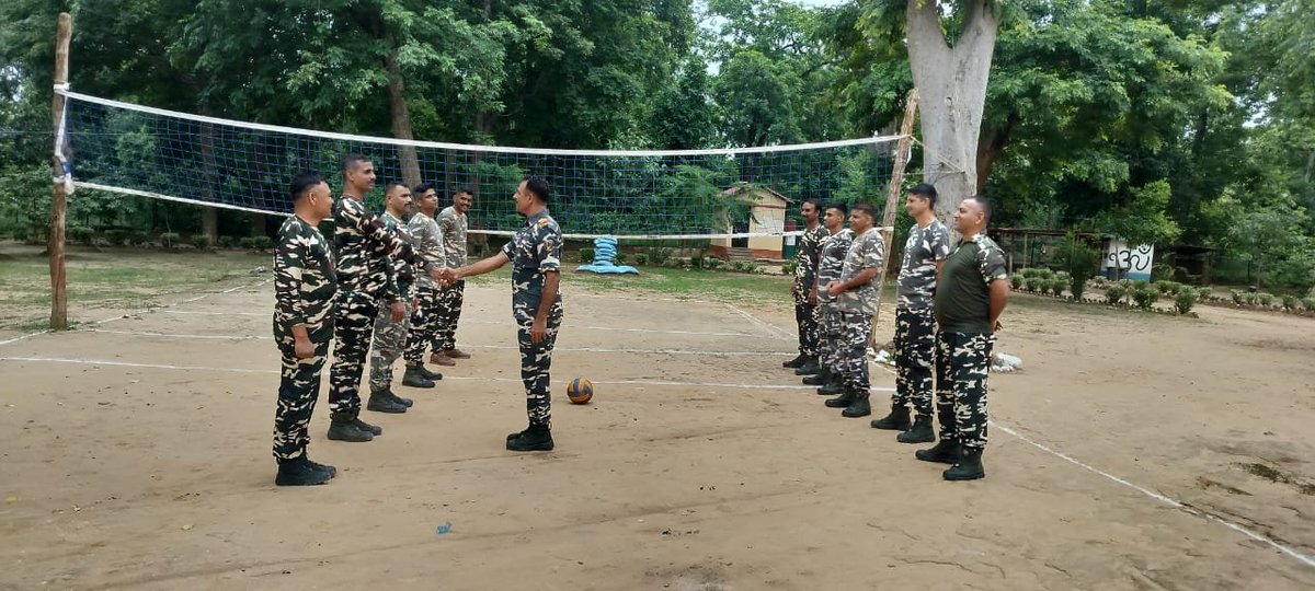 9BnSSB_INDIA's tweet photo. सीमा चौकी में पदस्थापित SSB, 09वीं वाहिनी के जवानों द्वारा मनोबल, टीम भावना एवं शारीरिक दक्षता को बढ़ावा देने हेतु वॉलीबॉल प्रतियोगिता का आयोजन किया गया।
#SSB_INDIA #SSBFTRLUCKNOW #SSBSHQGKP #VolleyballCompetition #PhysicalFitness #MoraleBoost #NationFirst https://t.co/qtOHVtiU6g