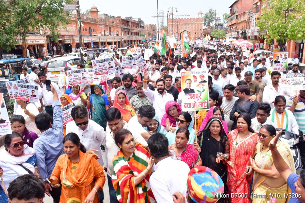 DrArchanaINC's tweet photo. जयपुर बचाओ मार्च की कुछ और तस्वीरें…

जयपुर की विरासत, पहचान और गौरव को बचाने की इस मुहिम में कांग्रेस के वरिष्ठ नेताओं, पदाधिकारियों एवं कार्यकर्ताओं के साथ जयपुर की आवाज़ बनकर कदम से कदम मिलाया।

जयपुर के लिए, जयपुर के साथ।

#SaveJaipur #JaipurBachaoMarch https://t.co/wavyfyInsq