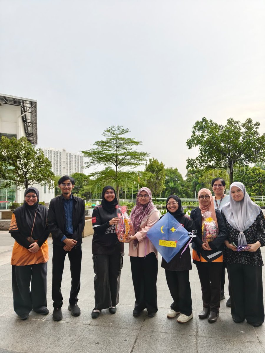 msumalaysiaFISE's tweet photo. The Langit Merdeka Kite Flying Competition brought colours, creativity and unity to MSU! 🪁🇲🇾 Mentors and mentees bonded through teamwork, laughter and tradition. ❤️
#MSUMalaysia #ISCCluster #Mentoring #MSUFISE #MyPremierDigitalTech https://t.co/JyUQHxGVQP