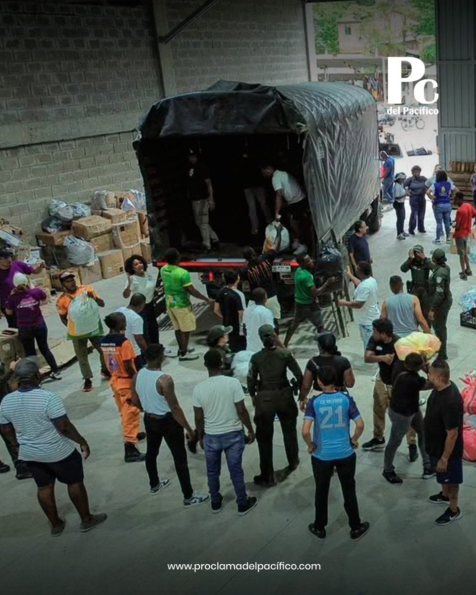 Proclama's tweet photo. #Atención 🚨⚠️ #LoÚltimo: Cauca llevó más de 20 toneladas de ayuda al Chocó. ✅
#BuenaEsa: 👍🏼👏🏼 Más de 20 toneladas de ayudas humanitarias recolectadas en el Cauca llegaron al Chocó para comenzar su distribución directa entre comunidades que requieren atención tras la emergencia.
La gestora social del Cauca, María Victoria Guzmán, acompañó el traslado y la entrega de los elementos recolectados gracias a los aportes realizados por ciudadanos, instituciones y organizaciones que se sumaron a la jornada solidaria.
Alimentos, elementos de cuidado y otros insumos fueron recibidos en coordinación con el equipo de la Gobernación del Chocó, liderados por la gobernadora Nubia Carolina Córdoba Curí, en una operación que contó además con el acompañamiento de la Policía Nacional y miembros de la Fuerza Pública.
La jornada reunió esfuerzos de ambos departamentos con el propósito de hacer llegar las ayudas a las familias afectadas y garantizar que los aportes entregados por los caucanos lleguen directamente a quienes más los necesitan.
Desde el Cauca, la respuesta humanitaria continúa extendiéndose hacia otros territorios del Pacífico colombiano en medio de una emergencia que ha movilizado a comunidades enteras.
¿Usted qué opina de esta muestra de solidaridad entre departamentos? 🤷🏾♂️👇🏼
#CaucaUnido #Chocó #Solidaridad
@GobChoco @GobCauca @m_vguzmanvargas @PoliciaColombia