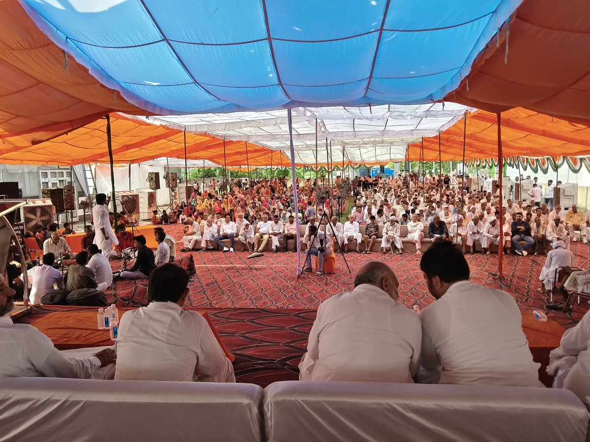 DccKarnal's tweet photo. आज करनाल जिले के गगसीना गांव में मेरे पारिवारिक मित्र एवं बड़े भाई श्री सरबजीत संधू जी द्वारा आयोजित एकता संकल्प समारोह में शामिल होने का अवसर मिला।
 इस अवसर पर मुझे जो मान-सम्मान और स्नेह दिया गया, उसके लिए मैं अपने बड़े भाई श्री सरबजीत संधू जी का हृदय से आभार व्यक्त करता हूं। https://t.co/0EsZokbWH2