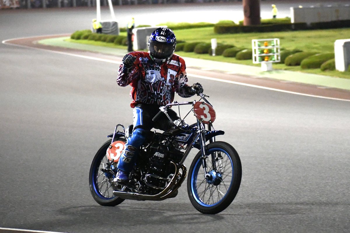 auto_official's tweet photo. 【ＳＧロッカー探索：最終日】
ＳＧ第30回オートレースグランプリ優勝は、トップスタートを決めると最後まで先頭を譲らず逃げ切った青山周平選手！

青山周平選手、おめでとうございました🏆 https://t.co/Dv7pZWqOEH