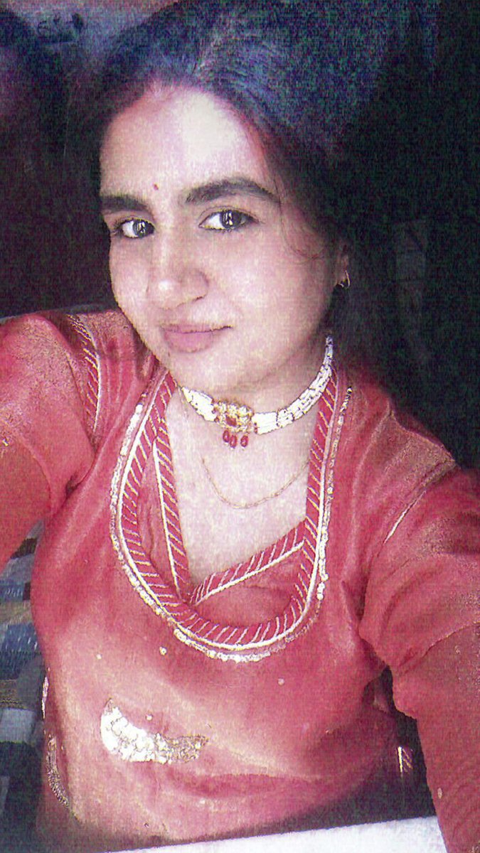 Urvashifnty's tweet photo. Vintage desi view ✨ https://t.co/vo3ooeiuiQ