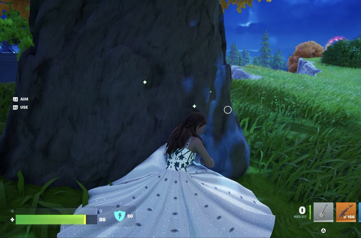 ThePer0laNegra's tweet photo. @FortniteStatus
Laufey's dress no longer looks the way it was advertised
It used to flow naturally, but now it looks stiff and sticks to her legs.
Please fix this issue, restore the original dress physics or add an option in the styles tab to choose between a stiff or fluid dress https://t.co/NkE3HW37gv