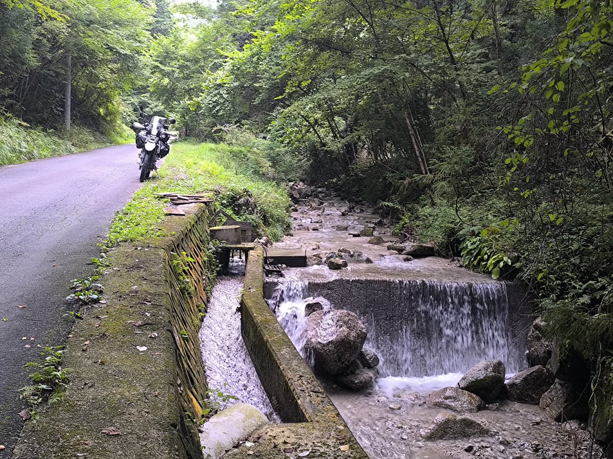 FireRinosuke's tweet photo. 17時過ぎに展望台を出て、行きに気になった川辺や、いつも気になってる153号沿いのトンネルに立ち寄り19時半に帰着。総走行距離は178.3キロ。今度はもう少し時間にゆとりを取って再訪したいものです。　#ツーリング https://t.co/VYQKD6LJvU