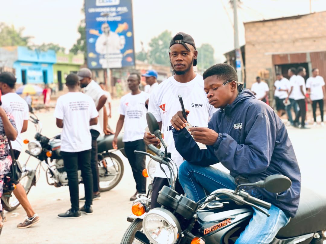 MajRDCongo's tweet photo. À l’occasion de la #JournéeInternationaleDeLaJeunesse, le MAJ Kasaï oriental a organisé une marche de santé couplée à une campagne de sensibilisation et à la distribution de méthodes contraceptives.

@IPPFAR 
@abefnd_rdc https://t.co/K2aPPfm1vM