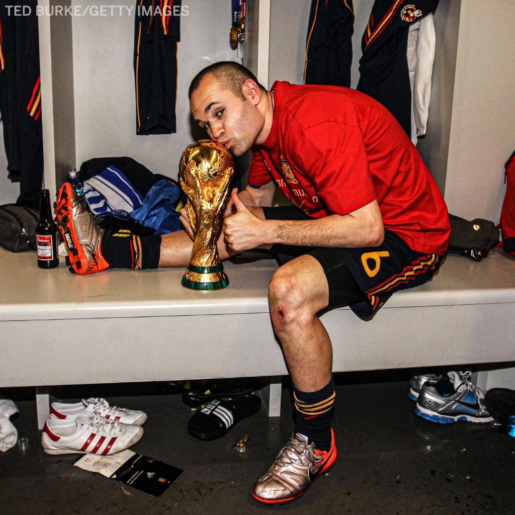 DonaldIgho's tweet photo. @HYBRIDSOUND @Fcb_striker @jemmy_sancho You are a joke 
Remember iniesta still has two Euros https://t.co/amOXLBJjjO