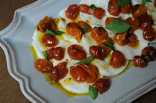 NikkiRose1019's tweet photo. Just tried the new organic cherry tomatoes from local farms—burst with sweet juice, zero bitter aftertaste, perfect for summer salads!  #FreshFind https://t.co/hPN26WCDCT