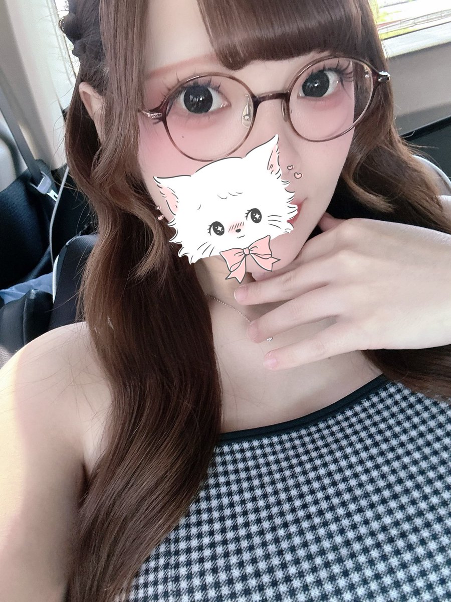 hamutaro3838's tweet photo. 息子と旦那とごはん行くためだけに化粧したお盆休み6日目🎀🐰笑 https://t.co/PXzKmIhwB8