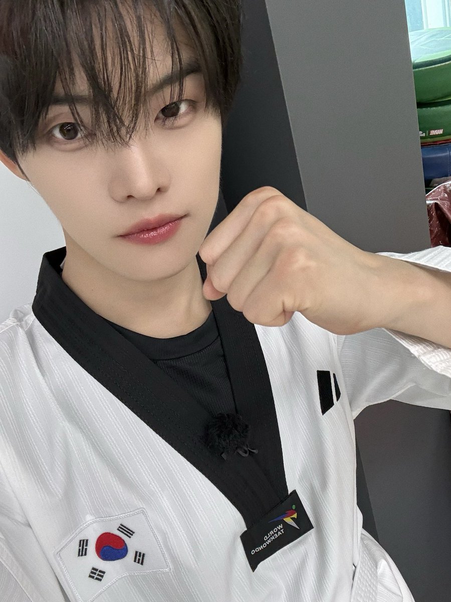 CYE_MEMBERS7's tweet photo. 태권도 할래?

#전민욱 #JEONMINWOOK 
#CLOSEYOUREYES #클로즈유어아이즈
#CYE #클유아 https://t.co/ERi1TKWKqj