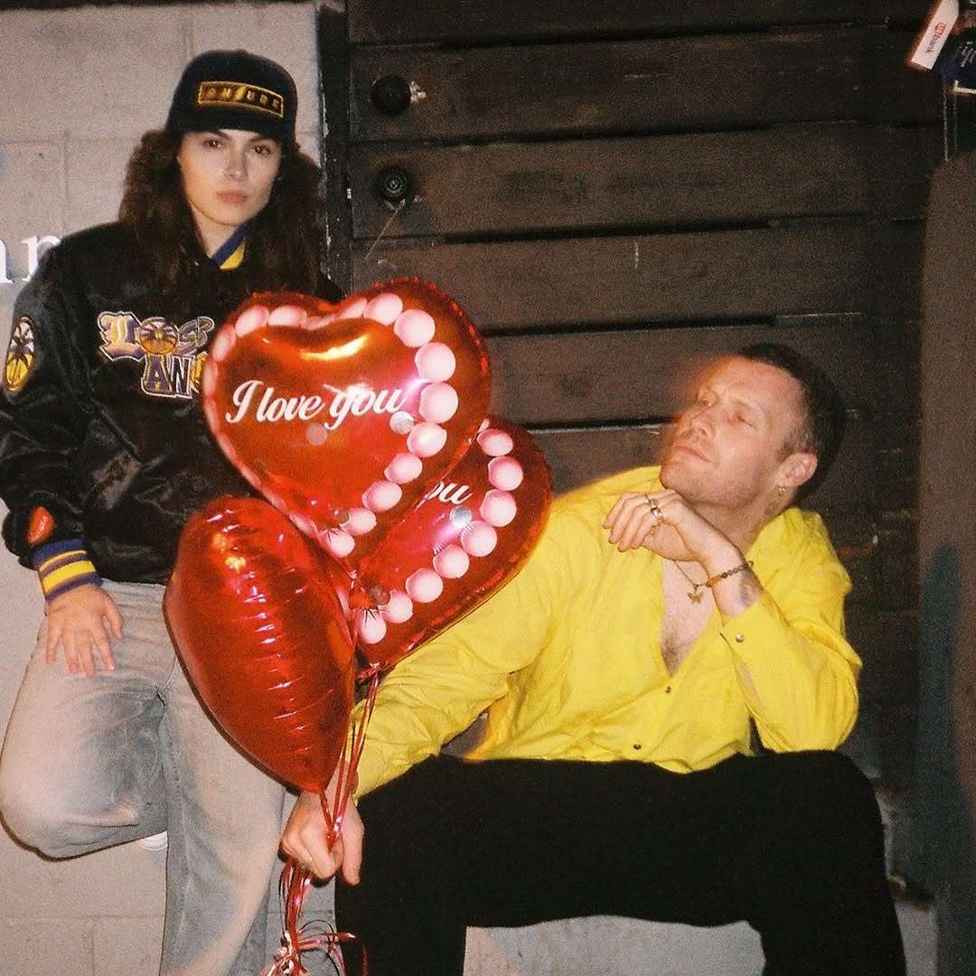 destinyrogeusep's tweet photo. TRUST ISSUES WITH MY BRO  OUT NOW !!!!! 💛💛💛💛💛✨✨ all streaming platforms lets goooo!! https://t.co/WtnIhCTq6s