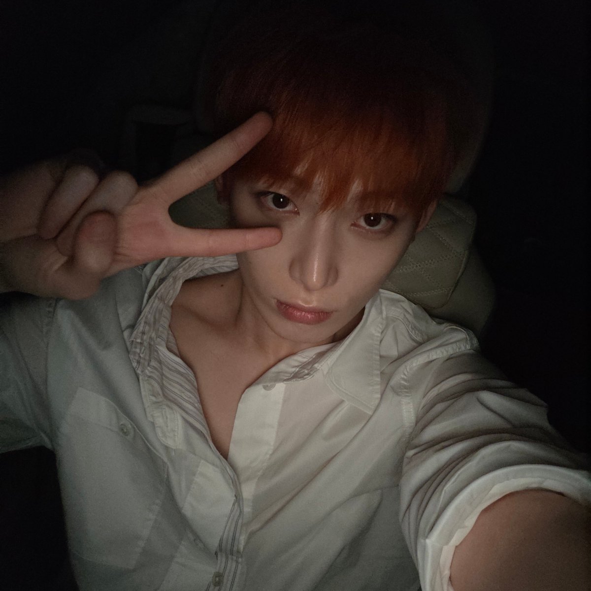 enhypenweverse's tweet photo. [ #선우's DM ] 260816

🦊: How is my hair,, heh
🦊: I dyed it today kekekeke
🦊: I wanted to tell you kekekeke
🦊: Hyu heh
🦊: Bleached one time then dye one time. It looks better than expected
🦊: If anything my hair strands got better kekekeke
🦊: It didn't hurt at all
🦊: But since it's all my hair, it fell off easily
🦊: It's spam of orange kekeke
🦊: Tangerine fox, orange heart kekeke
🦊: I need to wash my hair later today to see if the colour washes off
🦊: Change DM colour to orange heh
🦊: For this album my personal colour is orange now
🦊: It would be better if I don't wash my hair today but since it's styled, I need to wash it
🦊: Now I should give one present
🦊: [Picture]
🦊: Heoheo
🦊: What should I change my condition emoji to
🦊: Fox is good but tangerine is cute too kekeke (cute tone)
🦊: [I can] only do one [emoji] ㅜ
🦊: I'll just go with fox heh
🦊: I will come again later (cute tone)
🦊: No I want to change [the emoji] to carrot kekekeke
🦊: I think carrot will be cute
🦊: Kekekekekekekeke
🦊: The others ones are a bit common heh

@ENHYPEN_members @ENHYPEN #ENHYPEN #엔하이픈 #SUNOO