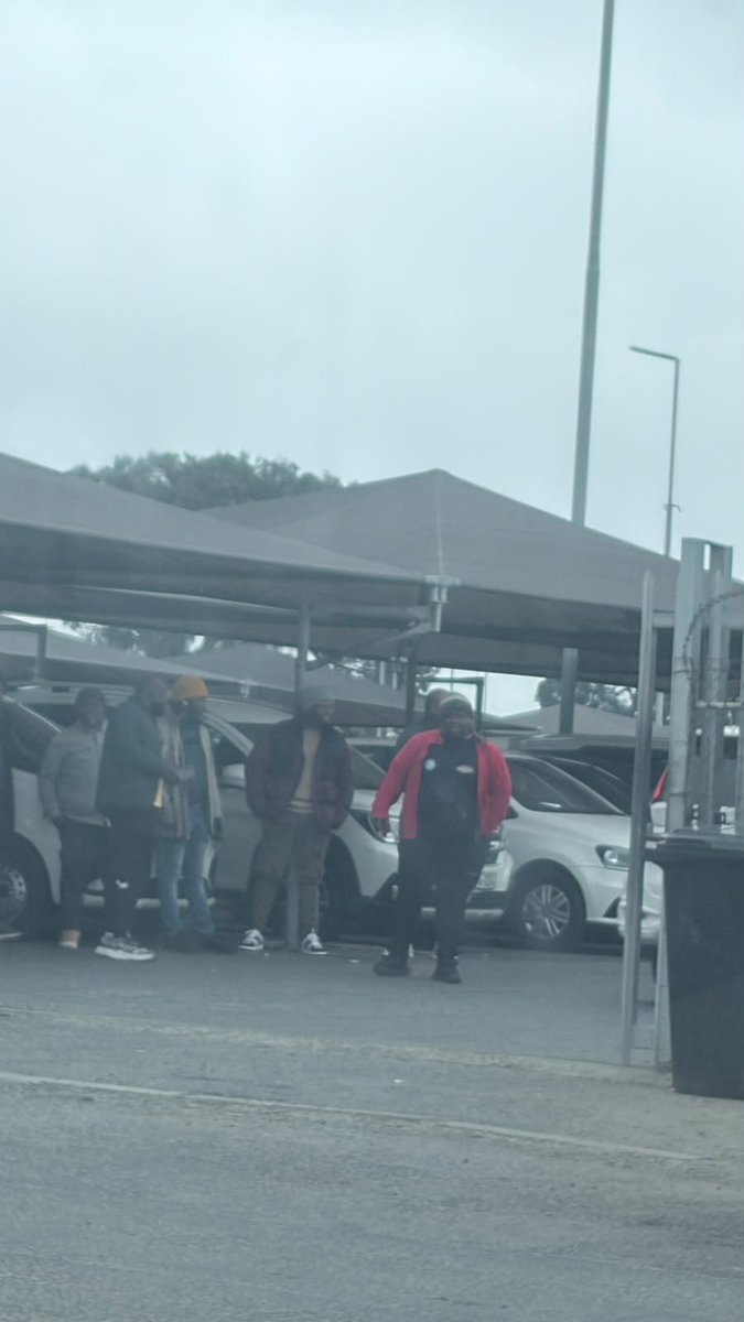 MallanMatumba97's tweet photo. @Uber Those are the Uber drivers that terrorising foreign Uber driver at cape town international airport and their car regestration https://t.co/lQcSWvFTSs