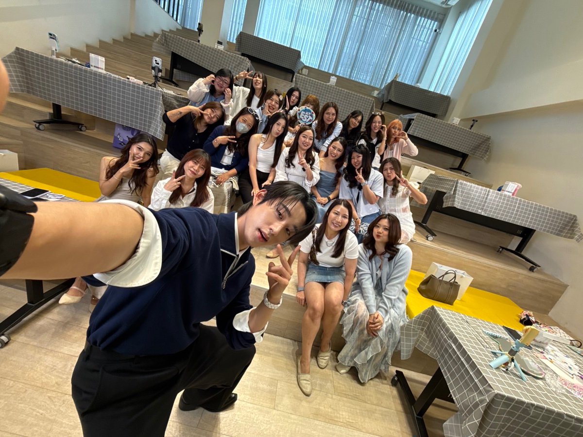 kalm_clinic's tweet photo. พี่คาล์มเทส gen z diwaaaaa 💙🫰🏻

Kalm Clinic ClosEST Moment

#KalmclosESTmoment #KalmClinicxEST #KalmClinic #est_rvp https://t.co/dFMoWdNp3j