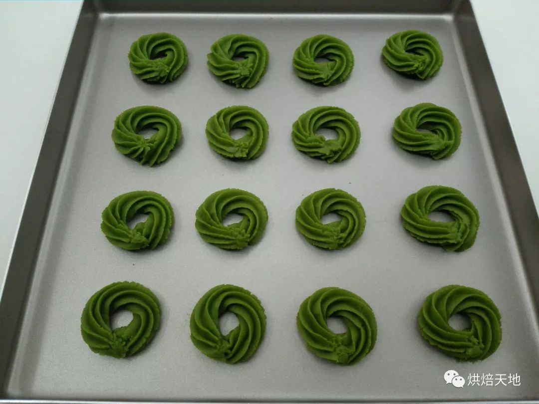 Supergamefuga1's tweet photo. Just finished baking warm chocolate chip cookies—still melty and perfect https://t.co/Pp0g2QBN6F
