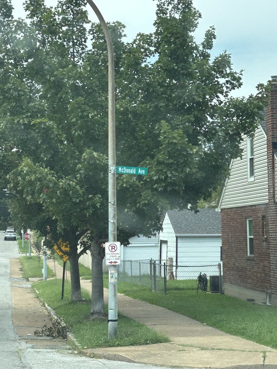 CurlsByCass's tweet photo. @stlcsb there seems to be a sink hole starting at Bent &amp; McDonald Ave and this cone isn’t preventing people from driving over it. Zip code 63118 https://t.co/odewxZI4WS