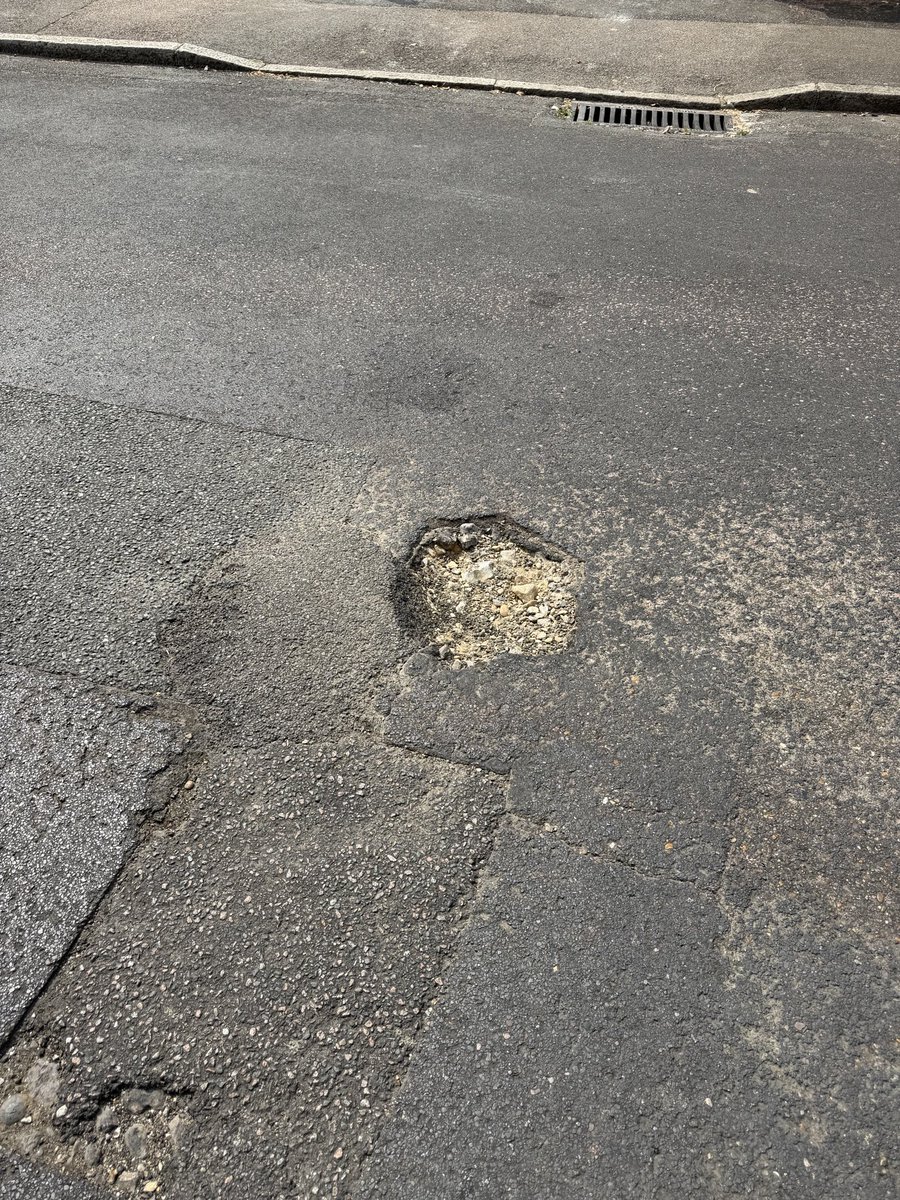 biratkk's tweet photo. @ZohranKMamdani please fix this pothole in stanham road in dartford 🙏 https://t.co/X427qaPZjL