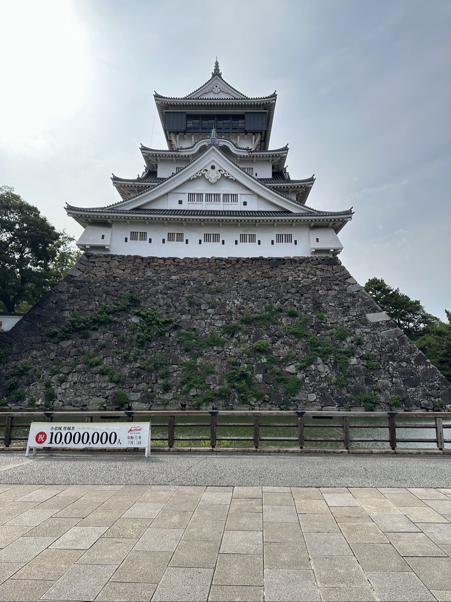 Tarshiansubject's tweet photo. 小倉城ォーーー！！！🏯
庭園もめちゃくちゃ綺麗だった✨️ https://t.co/RfcWfZJQmE