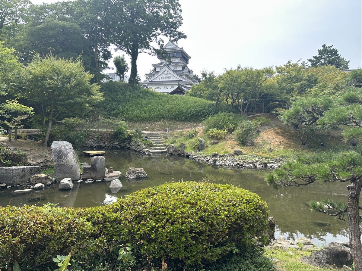 Tarshiansubject's tweet photo. 小倉城ォーーー！！！🏯
庭園もめちゃくちゃ綺麗だった✨️ https://t.co/RfcWfZJQmE