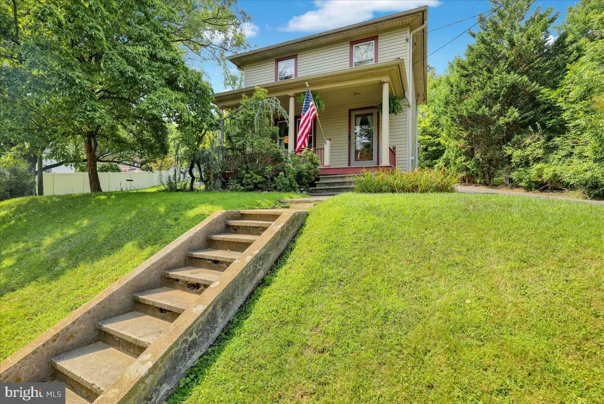 ppfennig's tweet photo. 236 Seyfert Drive, Birdsboro, PA, 19508
4 bed | 2 bath 1196 Sq. Ft.
Active | 325000
https://t.co/3ITA8EY5UN
Don't miss this rare opportunity to own a well-maintained 3-4 bedroom home on 1.70 acres in a desirable suburban setting. Offering the perfect balance of privacy,... https://t.co/U9ItseogXC