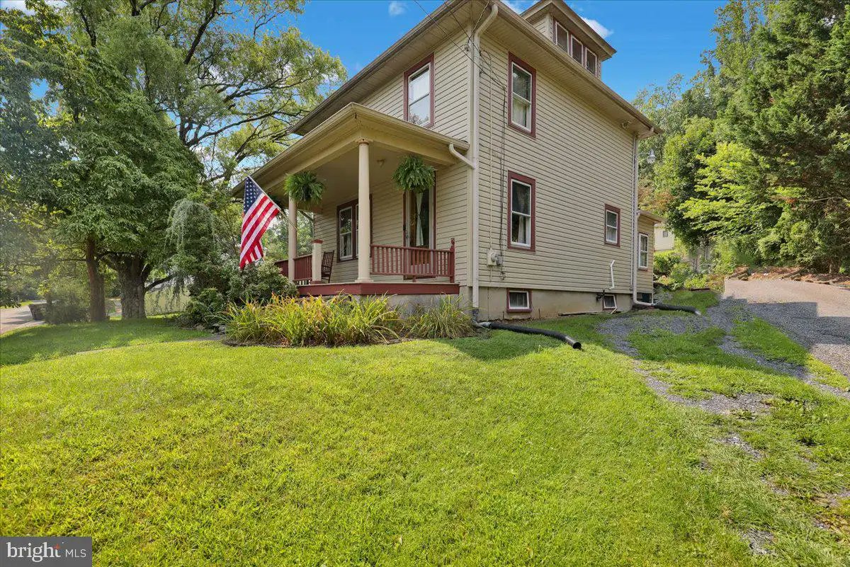 ppfennig's tweet photo. 236 Seyfert Drive, Birdsboro, PA, 19508
4 bed | 2 bath 1196 Sq. Ft.
Active | 325000
https://t.co/3ITA8EY5UN
Don't miss this rare opportunity to own a well-maintained 3-4 bedroom home on 1.70 acres in a desirable suburban setting. Offering the perfect balance of privacy,... https://t.co/U9ItseogXC