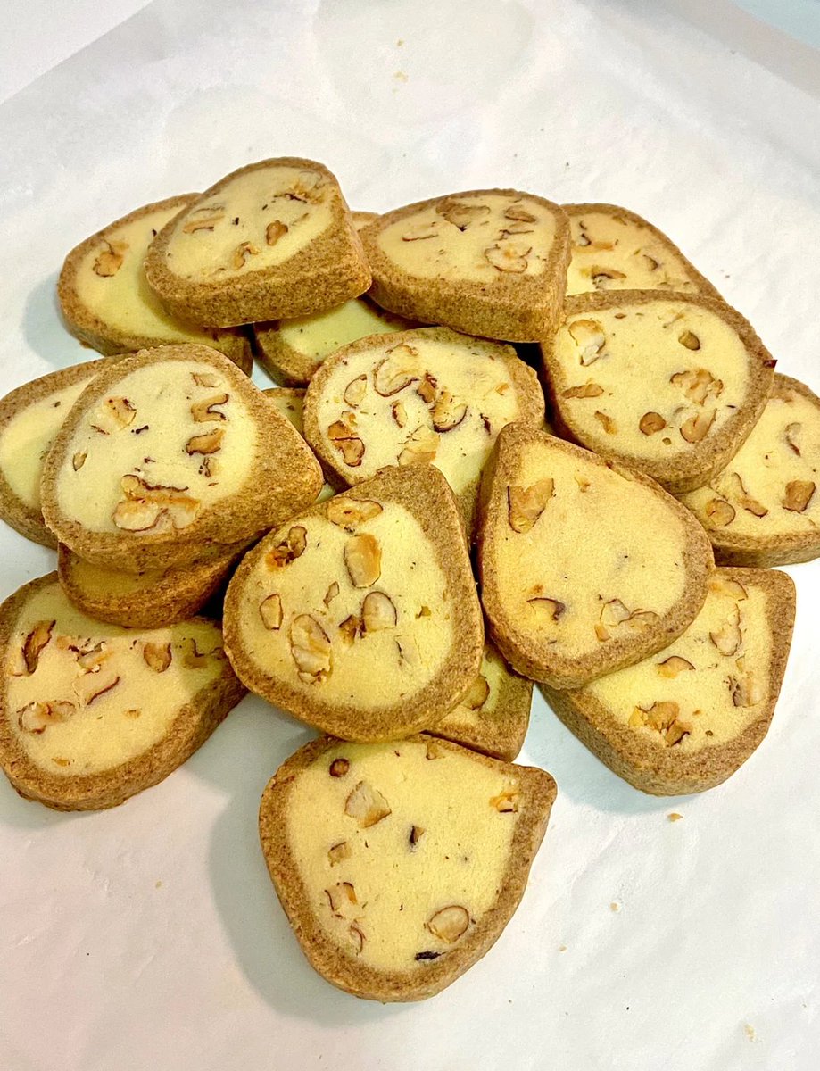 chyo173356's tweet photo. Just pulled a fresh batch of chewy matcha cookies! Sharing the love—DM if you want one, or grab some from your local bakery this weekend https://t.co/WWBq7cTxM2