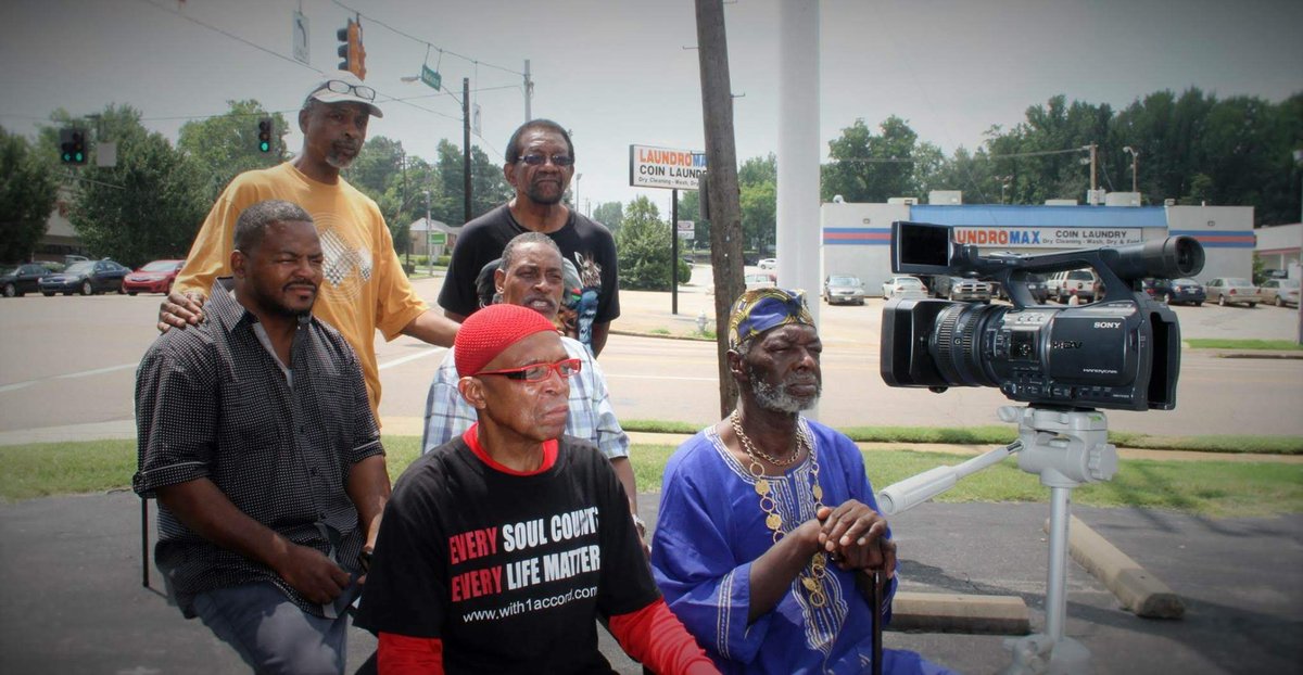 Talut's tweet photo. 🚨 MISSING PERSON ALERT: 

Please Shar

 🚨A missing person report has been filed with the Memphis Police Department for Imam Aubreyel Bilal Akbar. Please help us spread the word to find him.📸 How to Identify Him: He is pictured wearing a red kufi hat and black attire. https://t.co/hXntEHGeq5