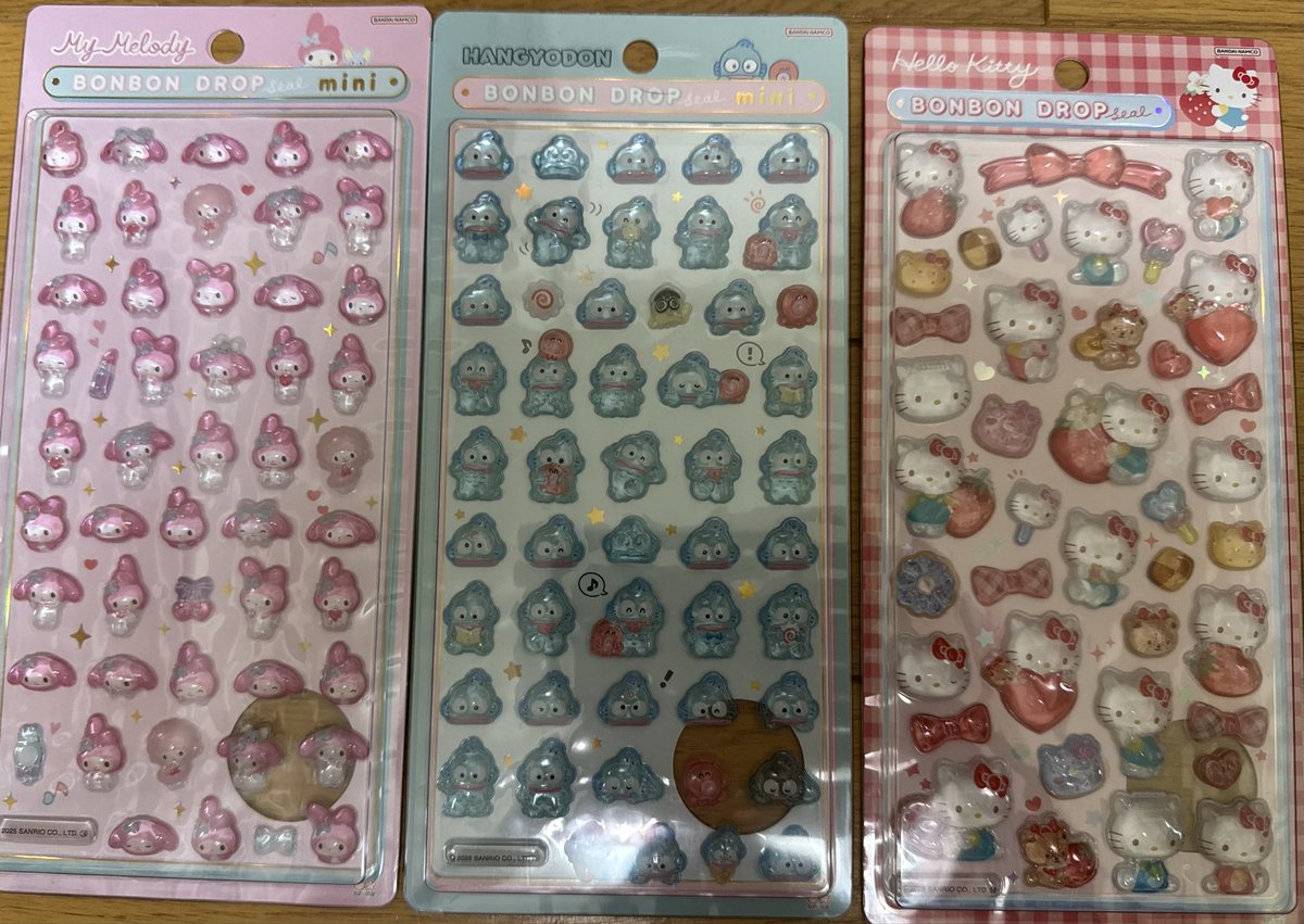 k90126447's tweet photo. ボンボンドロップシール　ボンドロ　サンリオ　交換

譲:第二弾赤キティ、マイメロmini、ハンギョドンmini

求:第二弾クロミ、第二弾ポムポムプリン、第二弾シナモロール、ポムポムプリンmini

お気軽にお声掛けください🙇‍♀️
こちらのお譲りにも優先ございますので、返信にお時間いただきます🙇‍♀️ https://t.co/eEmhBKerfx