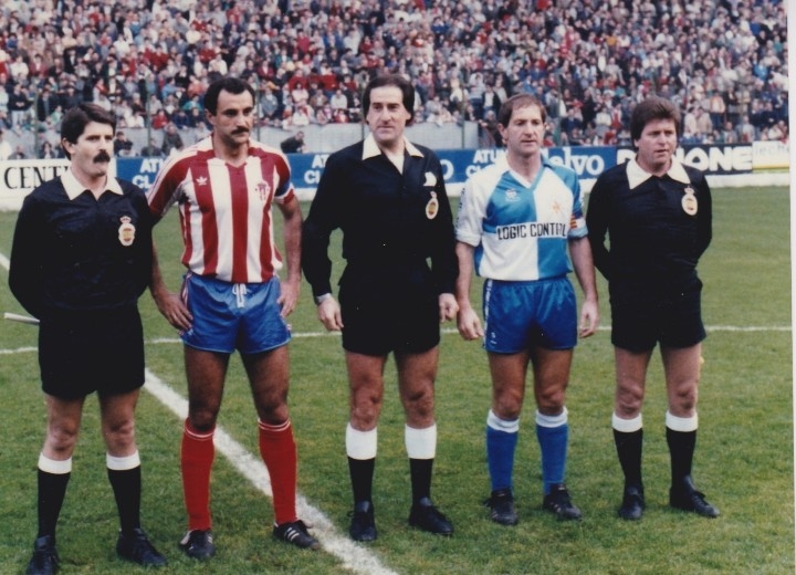 CESabadell's tweet photo. 🤝🏻 Un partíu con muncha hestoria ente dos equipos históricos

🏟️ Va ser un prestar volver al Molinón, @RealSporting! https://t.co/jpZAq05fA7