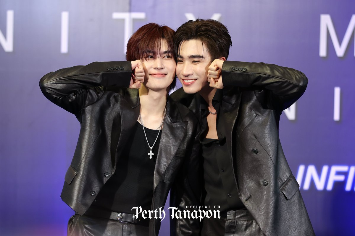 PerthOfficialTH's tweet photo. เพิร์ธแซนต้าเป็นผักกาด 🖤🤍

PERTHSANTA BEAUTY CHIANGMAI

#InfinityMedicalClinicxPerthSanta
#PerthSanta #เพิร์ธแซนต้า https://t.co/B0XWlUIB7R