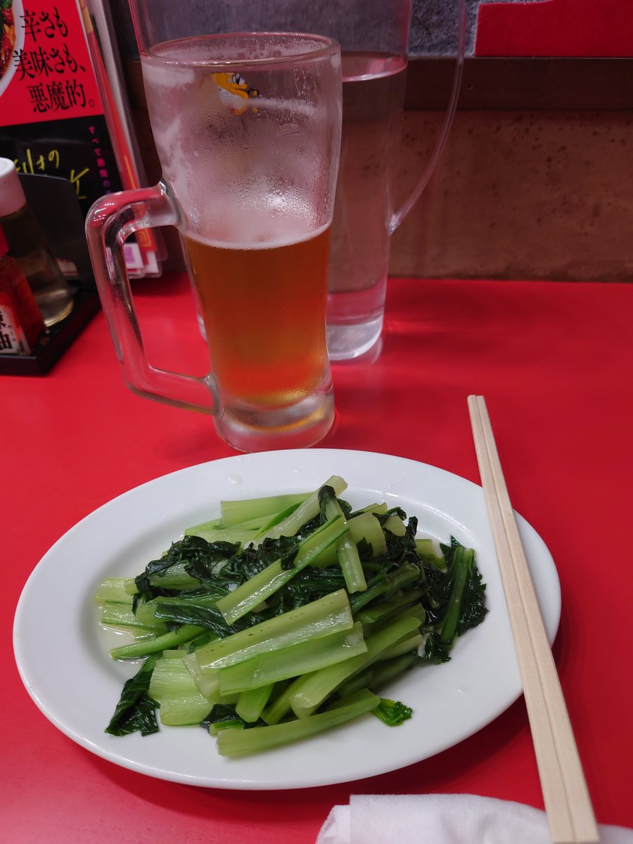 donbee37's tweet photo. いつもは飛田給からの帰りに寄ってるので見掛けたことなかったですが、
今日は会場が渋谷だったからか2階のカウンター席がプロデューサー（らしき人）で埋まってました https://t.co/d8OYh2aTIG
