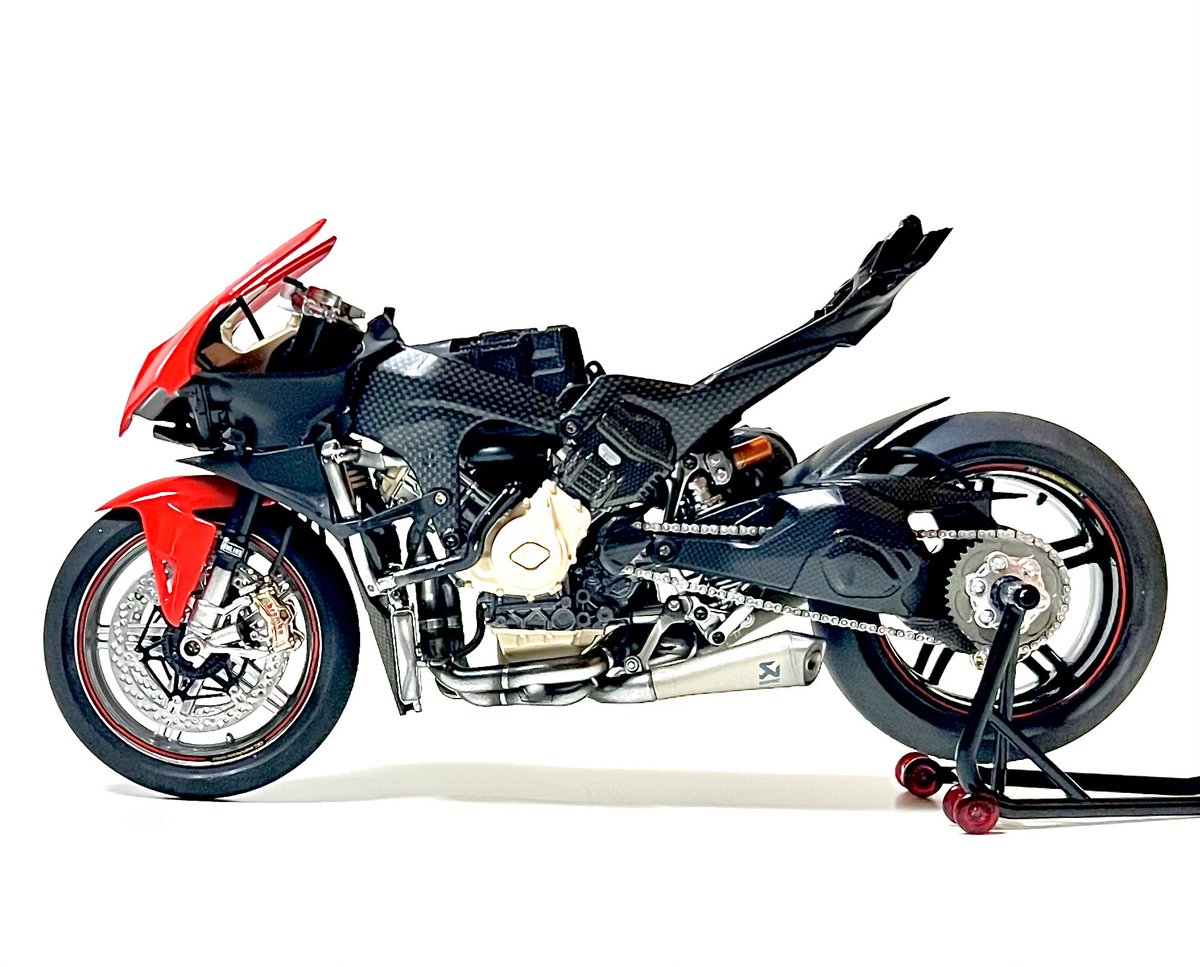 PEARLmodel's tweet photo. スーパーレッジェーラRacing
個性的なバイクは組み立てる程、個性が増していきますね。自分好みに仕上げていくので、仕上がりを確認しながらの作業となりいつも進行が遅いんですけどね(笑)好みとは言え、リアル感がないとおもちゃっぽくなりますから。
#バイクプラモ盛り上げ隊 https://t.co/u8dPjqPymJ