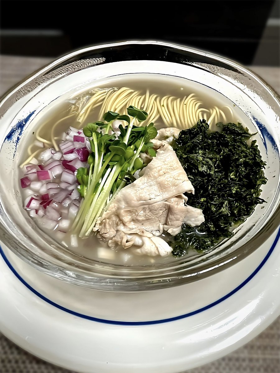 zenchan168's tweet photo. HOME COOKING

久しぶりに、煮干し塩ラーメンを作ってみたよ🐟
もっと濃くてもよかったけど、
これはこれで美味しいから合格💯笑

味変の山椒が、
煮干しスープとよく合うこと〜😍

2026年8月16日(日)

#煮干しラーメン 
#冷やしラーメン 
#ラーメン女子 
#煮干し 
#自宅ごはん https://t.co/PSvwAwO6sd
