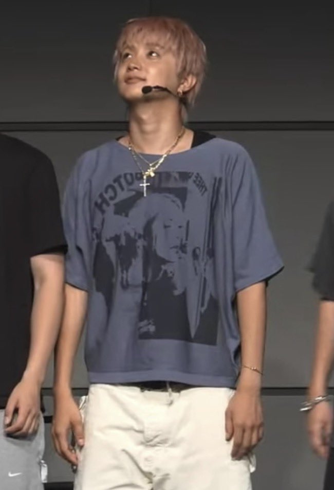 __ju523's tweet photo. 太陽に向けてポーズの時、誰よりも早く太陽の方向いてるジュノンおもろいwwwwwwwww https://t.co/PSi0heIkxU