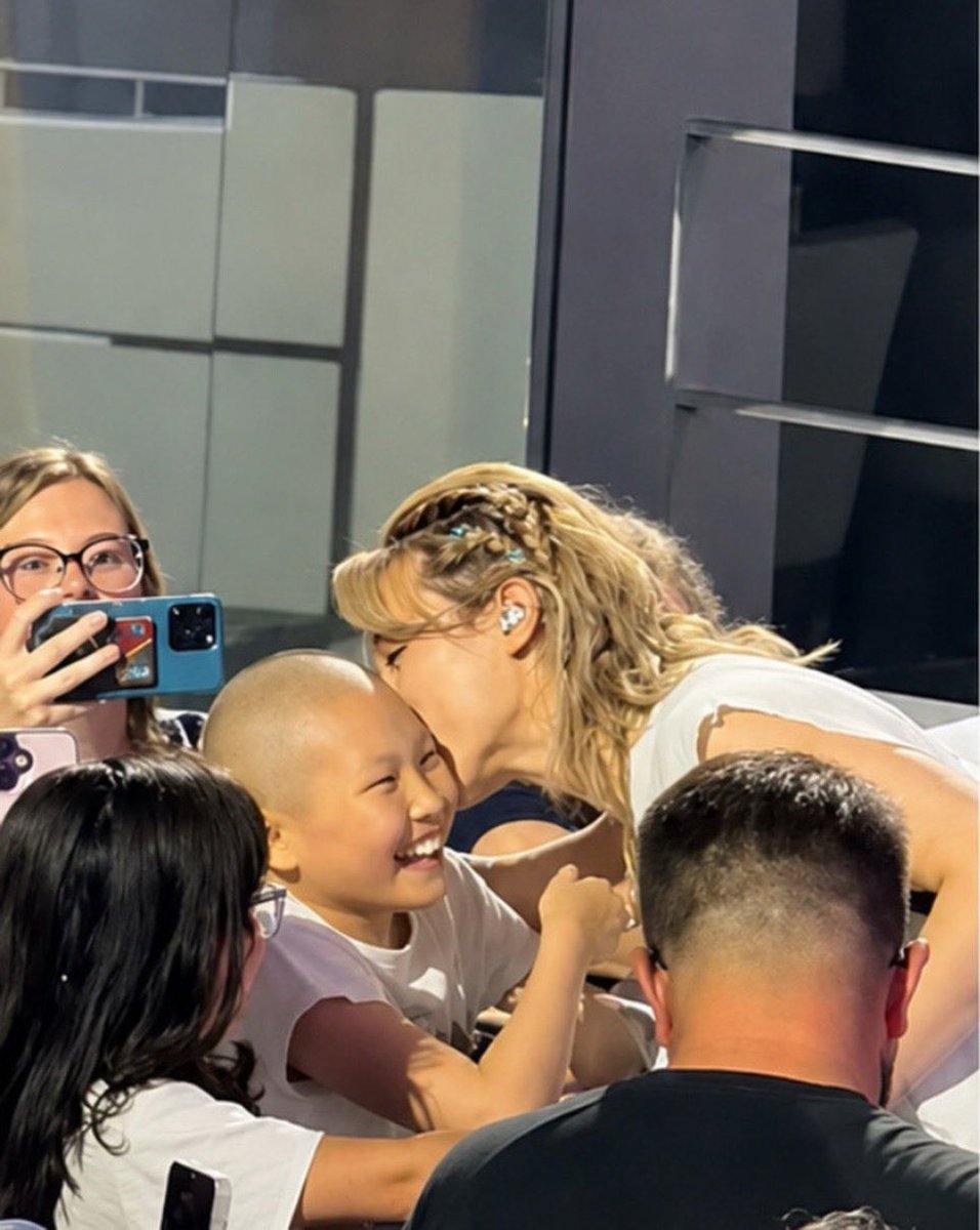 cocojm_0t7's tweet photo. my fav pic from the entire tour https://t.co/fK5Wx3ZoVC