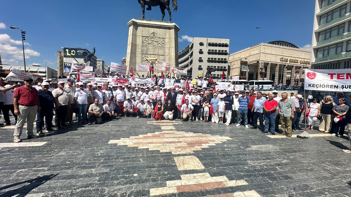 alitilkici38's tweet photo. Kahramanlara Hak Yürüyüşümüzün finalini, Ankara’da büyük bir kalabalığın katılımıyla gerçekleştirdik.

Bu mücadelede emeği geçen, bizlere destek veren değerli ailelerimize ve tüm camiamıza yürekten teşekkür ediyoruz.

Haklarımızı alana kadar mücadelemiz devam edecek! 🇹🇷

#KahramanlaraHakYürüyüşü #UzmanÇavuş
@TEMUD_2024