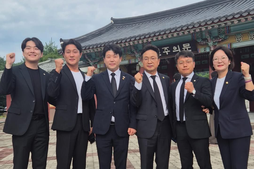 sjk80kr's tweet photo. 광주·나주·익산·수원·일산까지 이번 주말도 전국을 누볐습니다

승패를 떠나 민주당 전당대회는 당원 모두의 축제입니다. 좋은 경험과 소중한 추억을 만들어주신 송영길 당대표 후보님께 감사드립니다.

내일 대전까지 달려갑니다!
전국대의원 여러분, 기호 1번 송영길에게 소중한 한 표 부탁드립니다. https://t.co/VdHbLtWr1O