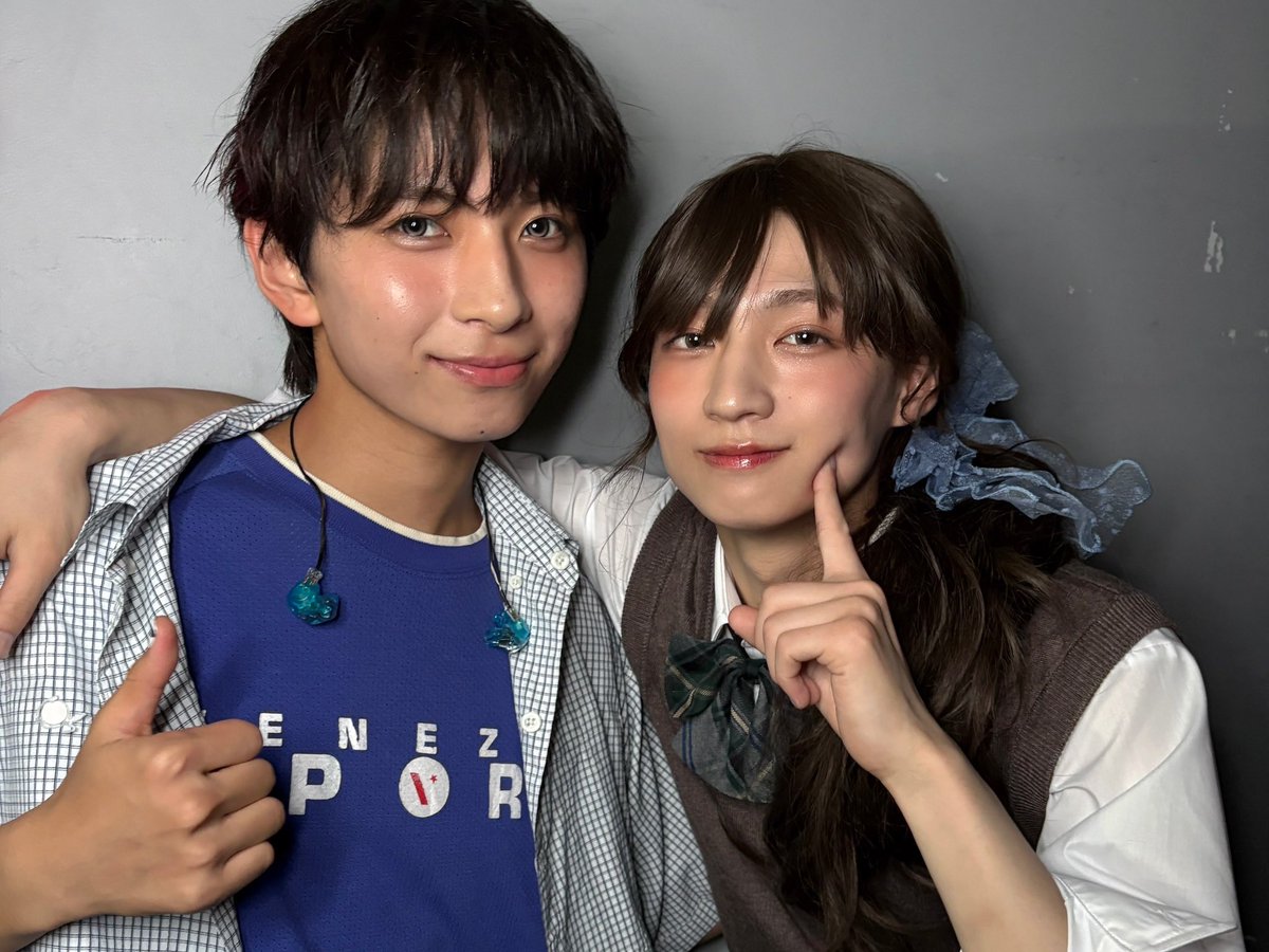 mysnlv2's tweet photo. 世梛は彼氏面したいのに志賀李玖からは友達にしか見えないポーズでネ申✨️ https://t.co/E0E5mF7ZJZ