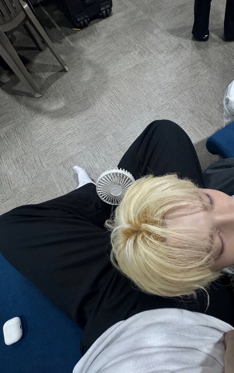 nshnshngd's tweet photo. 아니올해지후니위버스에  이분이젤많이 등장한듯.. https://t.co/NlWpk49s77