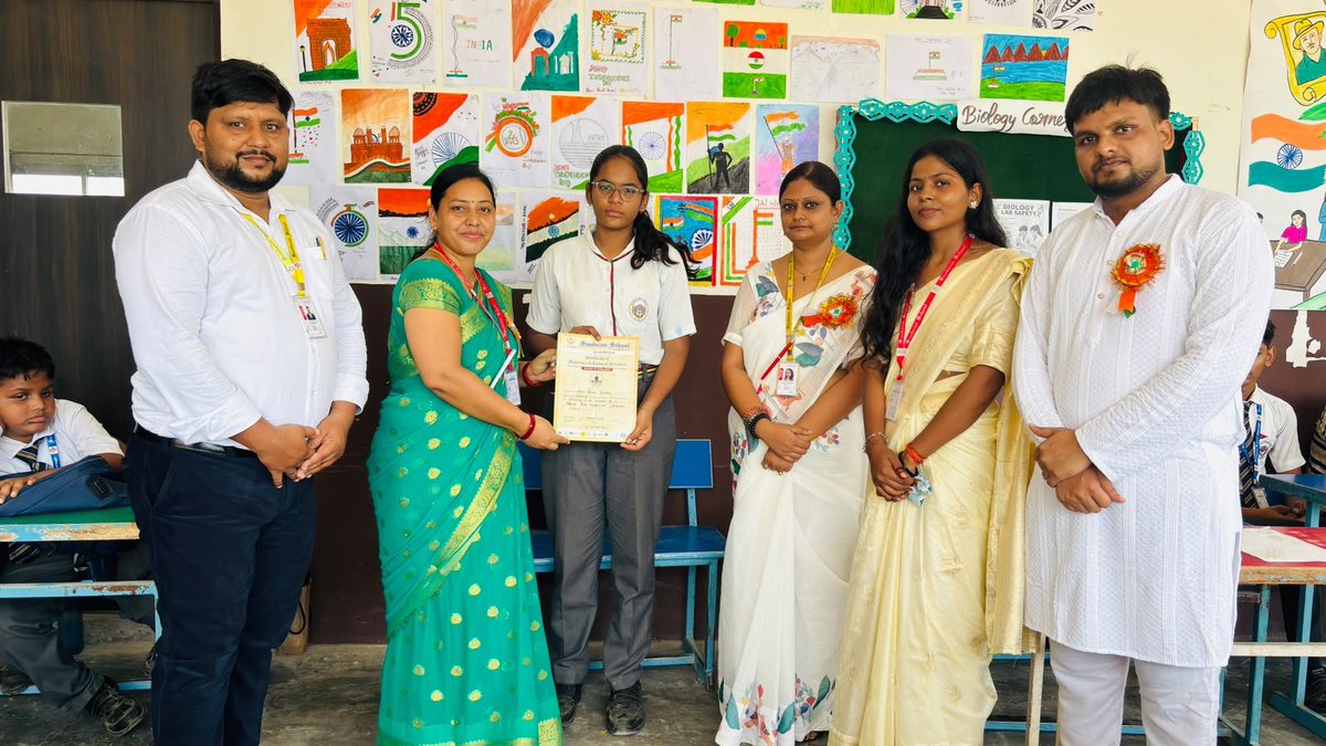 SunbeamDLN's tweet photo. 📜🖌️ Vibrant colors and powerful ideas! Here are a few snapshots from the Category A Visual Arts Exhibition at Sunbeam School Dildarnagar.

​Kudos to our Classes VI–VIII artists and Ms. Shalu for organizing an inspiring gallery! 🇮🇳🎨
​#IndependenceDay2026 #StudentArt #Dildarnagar https://t.co/lBLCiCtBal