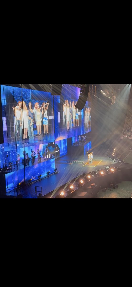 kuroakano's tweet photo. その日ルセラフィムのコンサートがあって初めてだったけどよくK-POP聞いてるし行ってみよう位に思って行ったけど、ちょうどピオナ(＝ルセラフィムのファンの呼び名)の4回目の誕生日でメンバーとの仲の良さが印象に残って一気に引き込まれてルセラフィムに魅了されて余計に人生で最高の日になりました🙌 https://t.co/2sGw9ZrDiQ